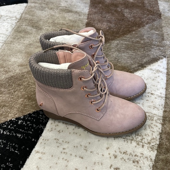 Nautica Other - Nautica small wedge winter boots